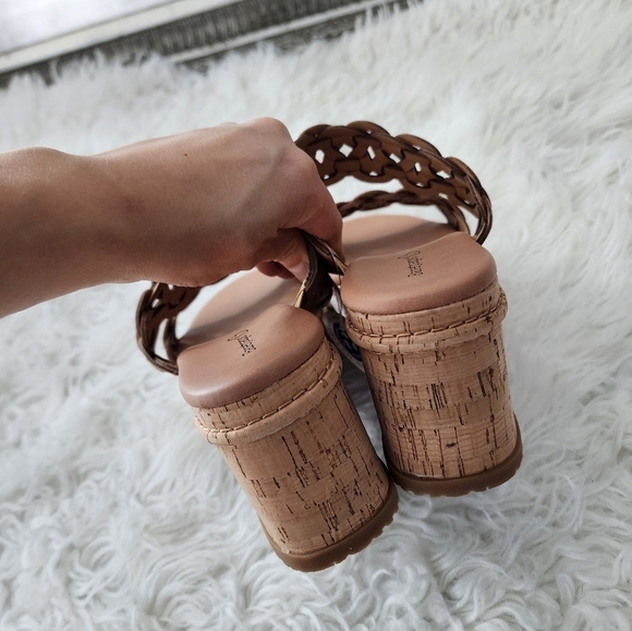 Baretraps Skylar Wedge Sandal. Size 6.5. New. Step into summer with the Skylar - Picture 4 of 6